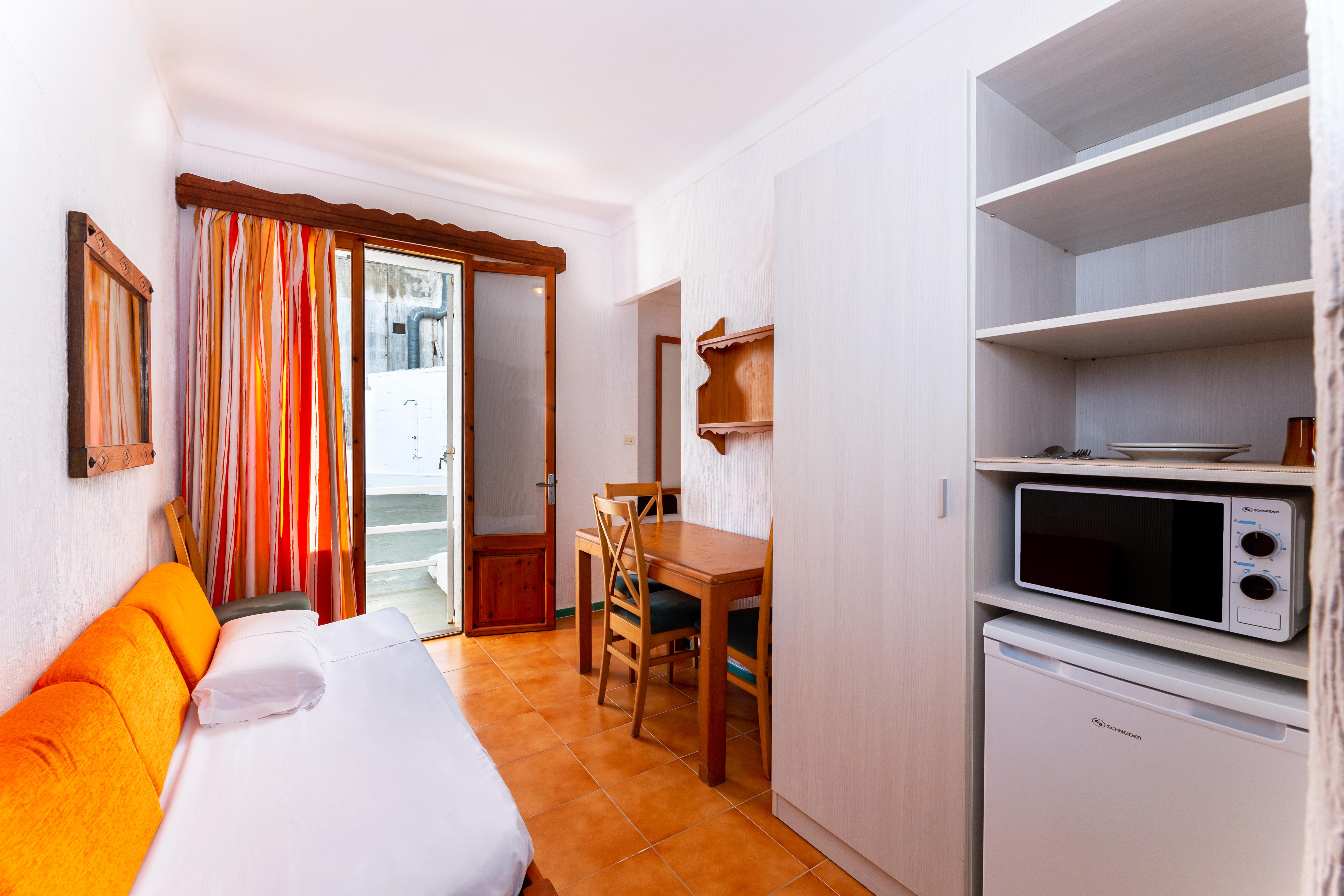 Hostal Residencia San Francisco Portocolom  Exterior photo